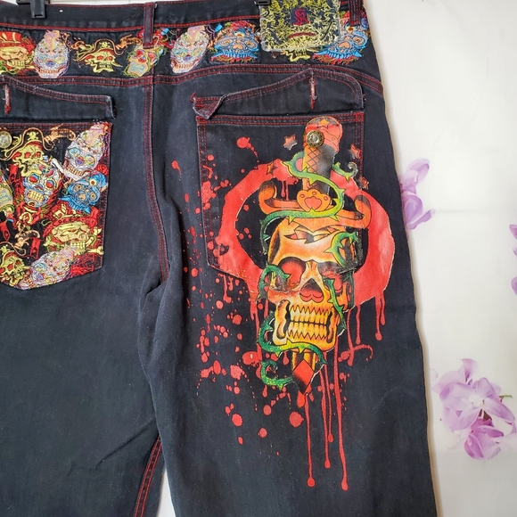 *SOLD* KANJI Paint & Embroidered Skull Jean Shorts - Picture 10 of 11